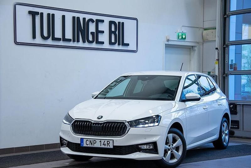 Vit Begagnad 2022 Skoda Fabia Style Halvkombi | 194 900 kr (Marknadspris) - Bild 1/4