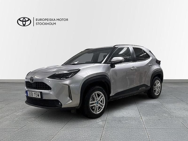 Silver Begagnad 2025 Toyota Yaris Hybrid | 299 900 kr (Marknadspris) - Bild 1/4