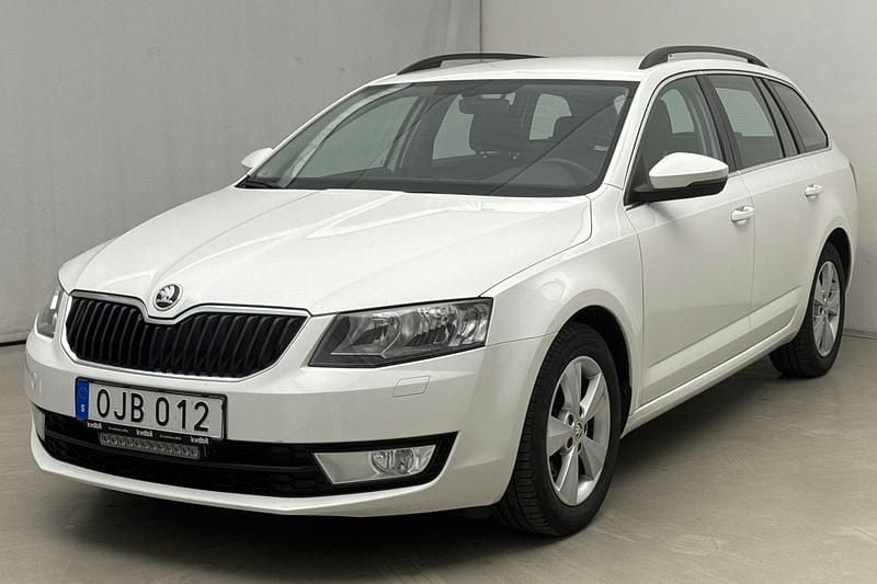 Vit Begagnad 2017 Skoda Octavia GreenLine Kombi | 105 000 kr (Bra pris) - Bild 1/4