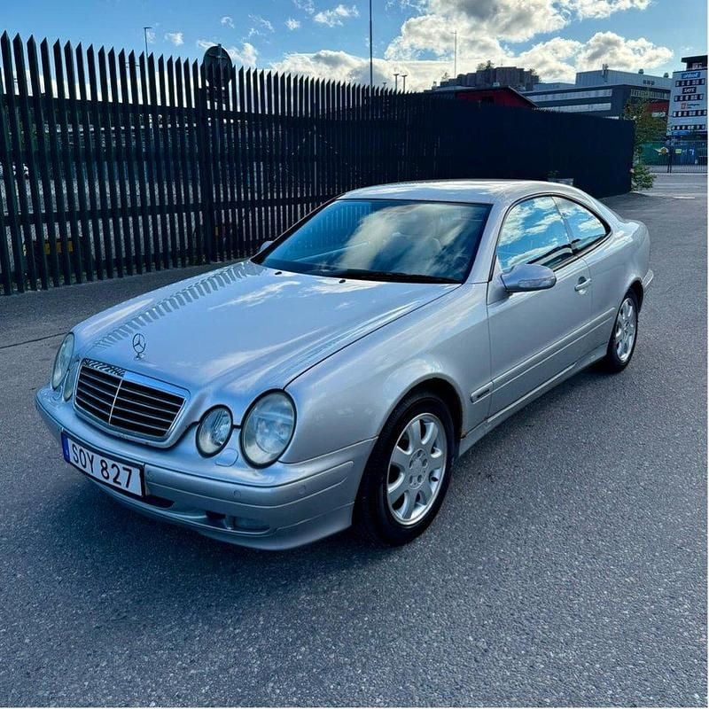 Grå Begagnad 2001 Mercedes CLK320 Avantgarde Sportkupé | 38 000 kr (Superpris) - Bild 1/4