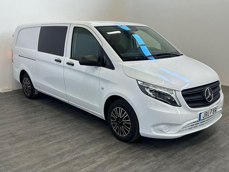 Vit Begagnad 2022 Mercedes Vito Minibuss | 439 000 kr (Dyr) - Bild 1/4