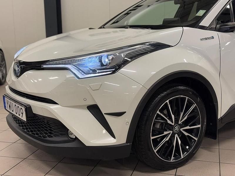Begagnad Toyota C-HR Executive 122 HK (89 kW) 2017 Vit SUV