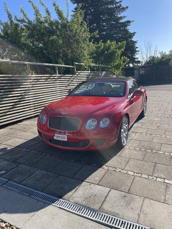 Röd Begagnad 2011 Bentley Continental GT Convertible Cab | 790 000 kr - Bild 1/4