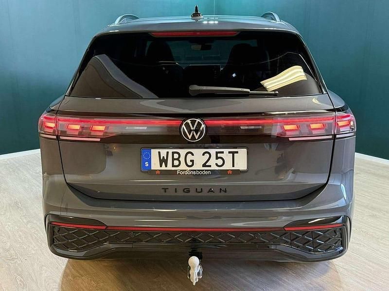 Begagnad VW Tiguan R-line 194 HK (142 kW) 2024 Grå SUV
