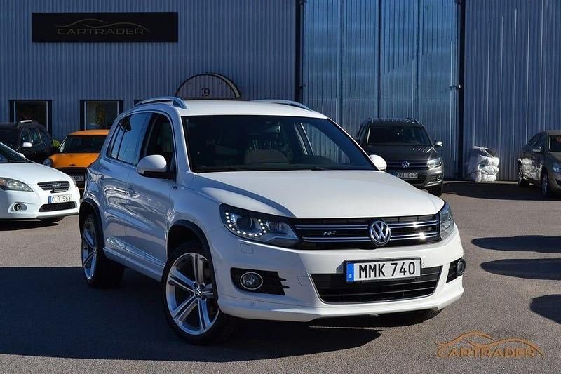 Vit Begagnad 2013 VW Tiguan R-line SUV | 129 900 kr (Marknadspris) - Bild 1/4