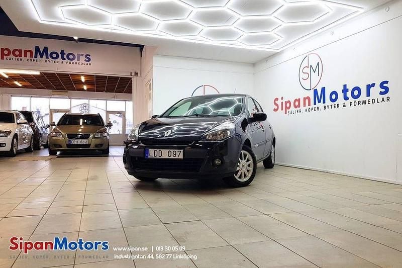 Svart Begagnad 2010 Renault Clio R.S. Halvkombi | 36 900 kr (Marknadspris) - Bild 1/4