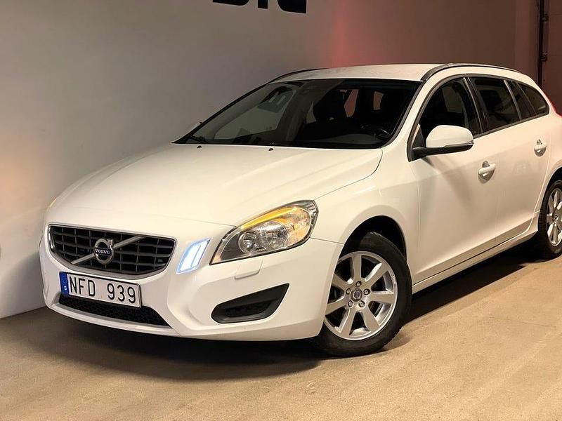 Begagnad Volvo V60 150 HK (110 kW) 2012 Vit Kombi