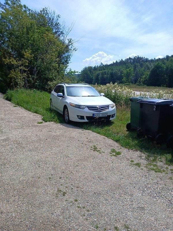 Vit Begagnad 2009 Honda Accord Executive Kombi | 25 000 kr (Superpris) - Bild 1/2