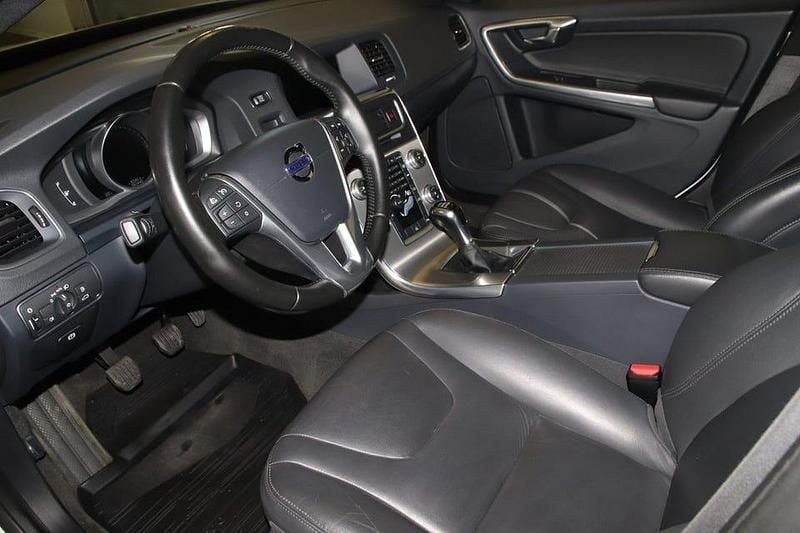 Begagnad Volvo S60 Summum 191 HK (140 kW) 2016 Vit Sedan