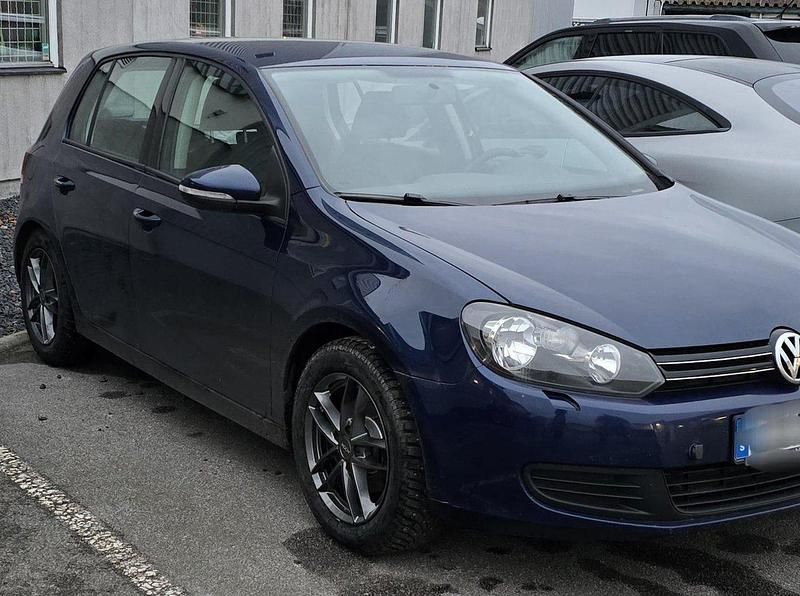 Blå Begagnad 2011 VW Golf VI Halvkombi | 49 900 kr (Marknadspris) - Bild 1/4