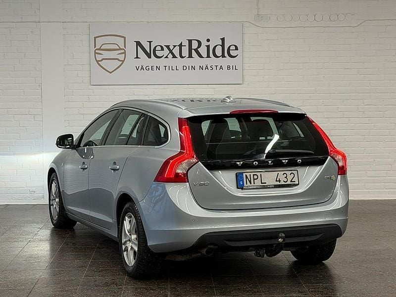 Begagnad Volvo V60 Momentum 114 HK (83 kW) 2012 Silver Kombi
