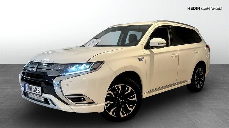 Vit (white) Begagnad 2018 Mitsubishi Outlander P-HEV Edition Kombi | 189 900 kr - Bild 1/4