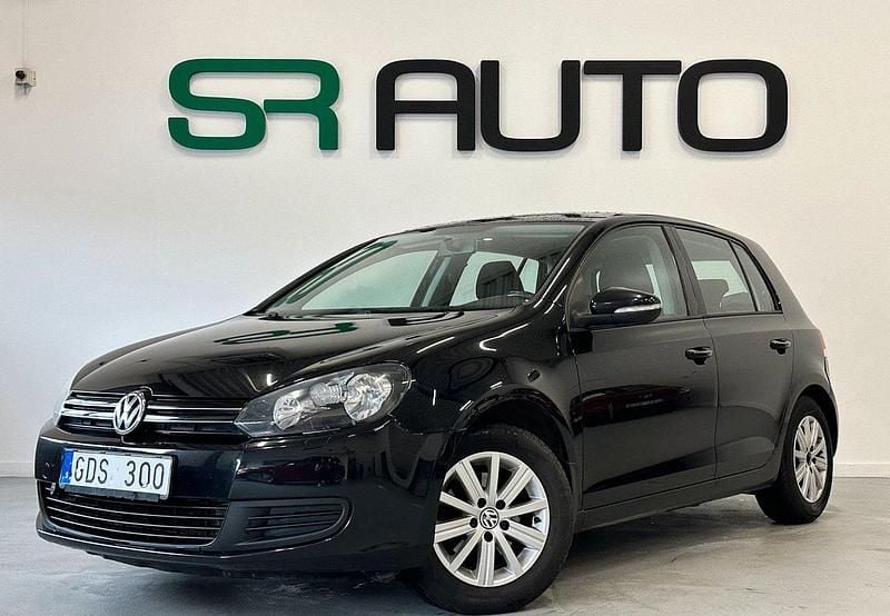 Svart Begagnad 2010 VW Golf VI Halvkombi | 64 900 kr (Lite dyr) - Bild 1/4