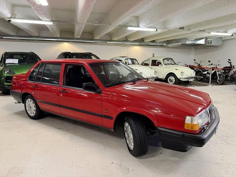 Begagnad Volvo 940 165 HK (121 kW) 1993 Röd Sedan
