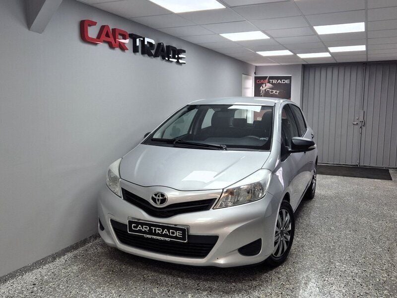 Silver Begagnad 2013 Toyota Yaris Life Halvkombi | 64 900 kr - Bild 1/4
