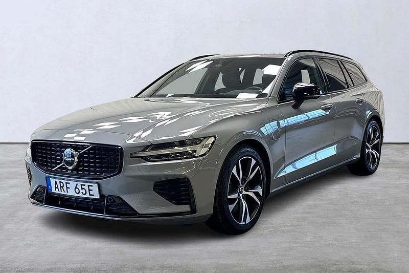 Grå Begagnad 2024 Volvo V60 Plus Kombi | 429 900 kr (Dyr) - Bild 1/4