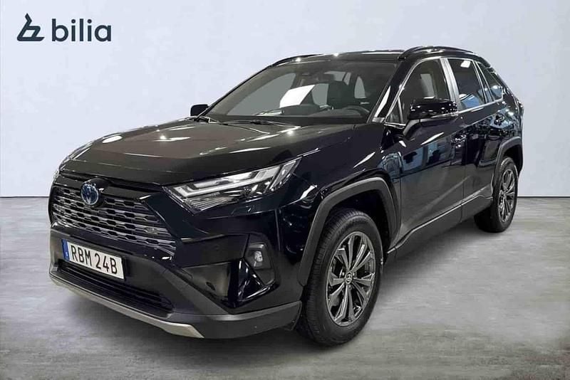 Svart Begagnad 2024 Toyota RAV4 Hybrid SUV | 449 900 kr (Bra pris) - Bild 1/1
