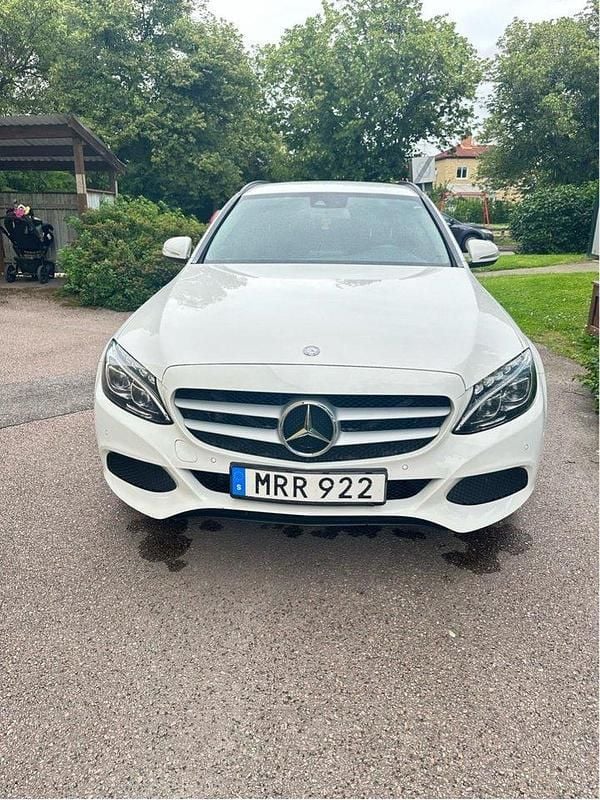 Vit Begagnad 2015 Mercedes C220 Kombi | 184 900 kr (Bra pris) - Bild 1/4