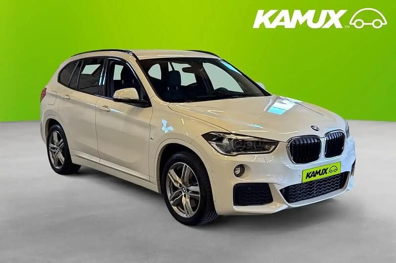 Vit Begagnad 2019 BMW X1 M Sport SUV | 249 700 kr (Marknadspris) - Bild 1/4