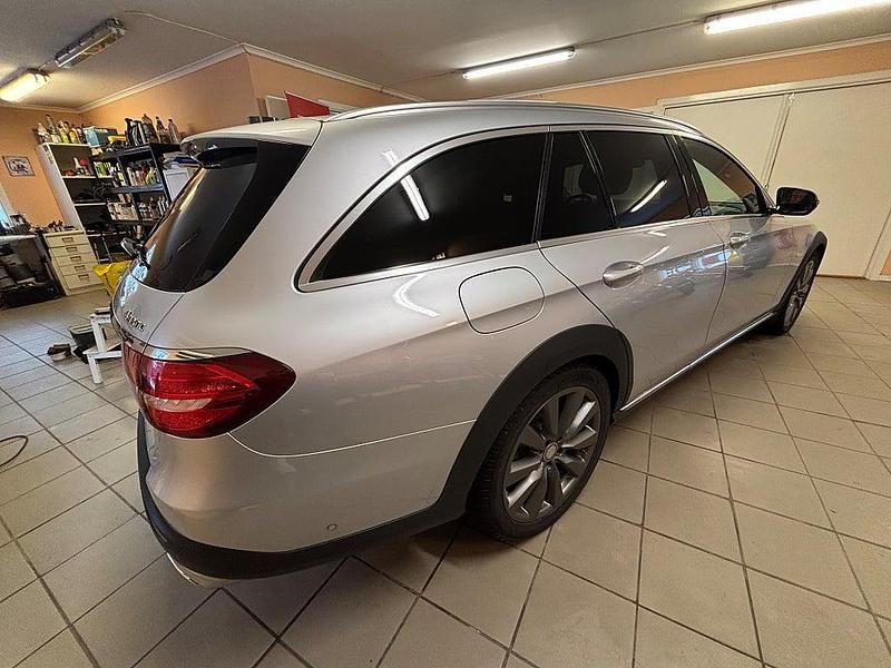 Begagnad Mercedes E220 All-Terrain Avantgarde 194 HK (142 kW) 2017 Silver Kombi