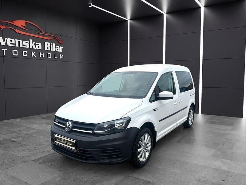 Vit Begagnad 2016 VW Caddy Minibuss | 149 900 kr - Bild 1/4