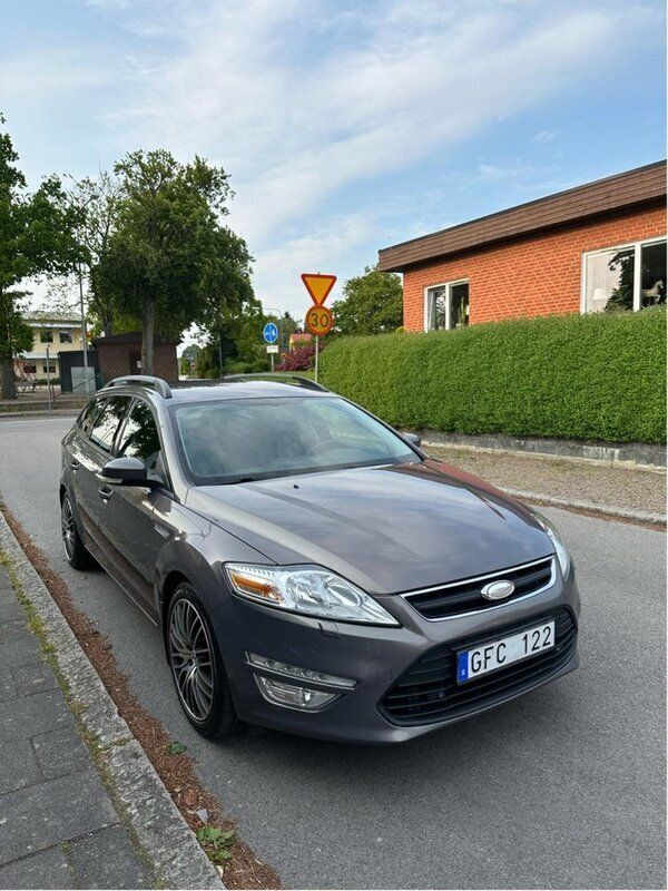 Brun Begagnad 2011 Ford Mondeo Trend Kombi | 49 000 kr (Marknadspris) - Bild 1/4