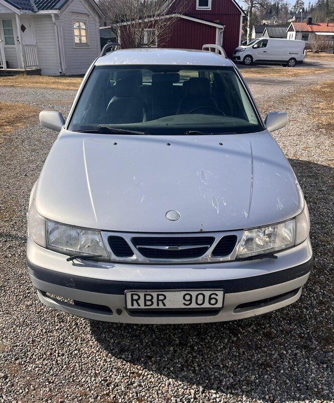 Grå Begagnad 2000 Saab 9-5 Kombi | 4 900 kr (Superpris) - Bild 1/4