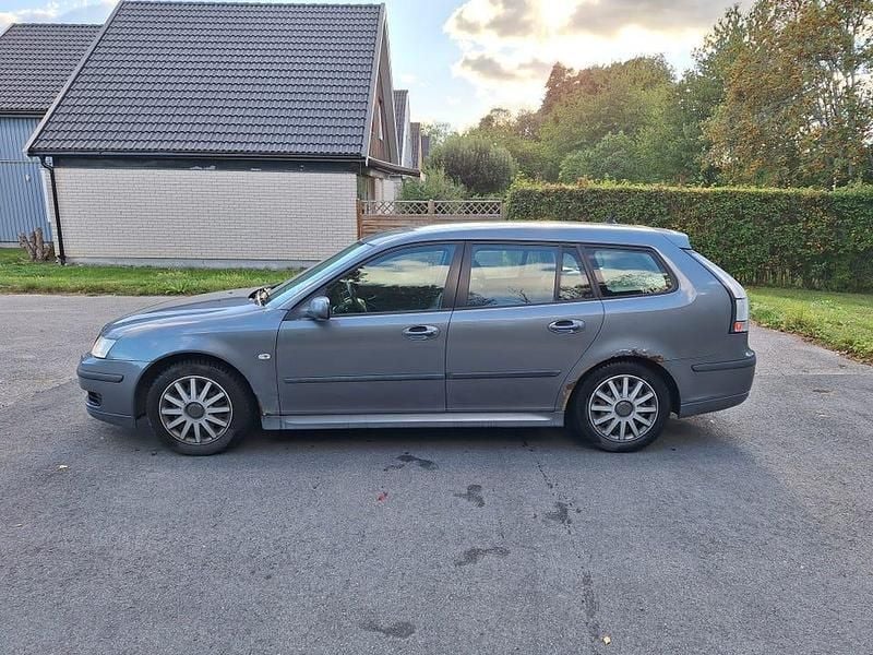 Ser ut som blå Begagnad 2007 Saab 9-3 Kombi | 12 000 kr (Superpris) - Bild 1/2