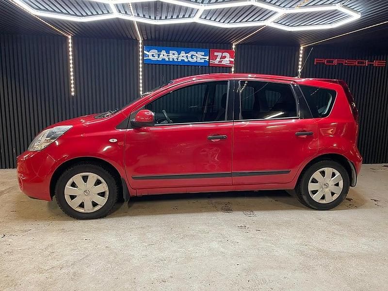 Begagnad Nissan Note 88 HK (64 kW) 2011 Röd Halvkombi