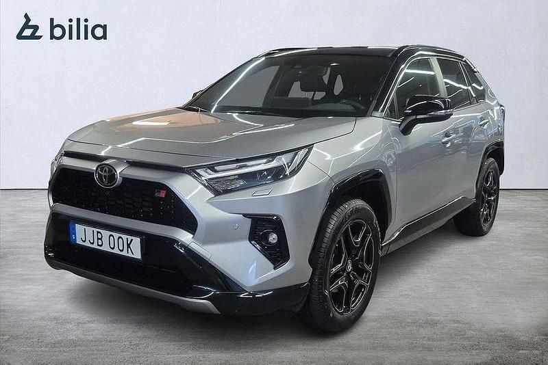 Grå Begagnad 2024 Toyota RAV4 Hybrid Sport SUV | 499 000 kr (Bra pris) - Bild 1/3