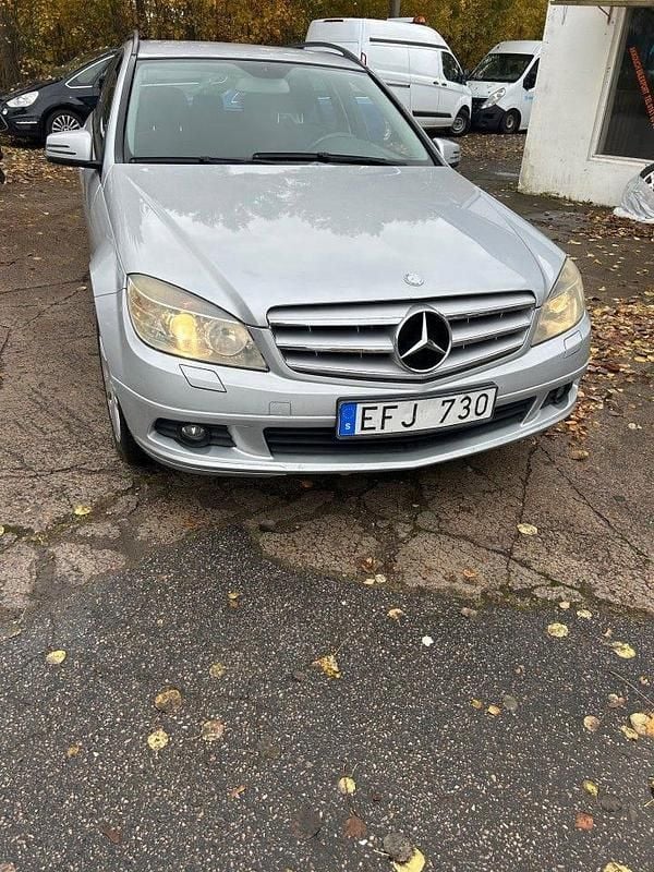 Silver Begagnad 2010 Mercedes C180 Kombi | 53 000 kr (Bra pris) - Bild 1/4