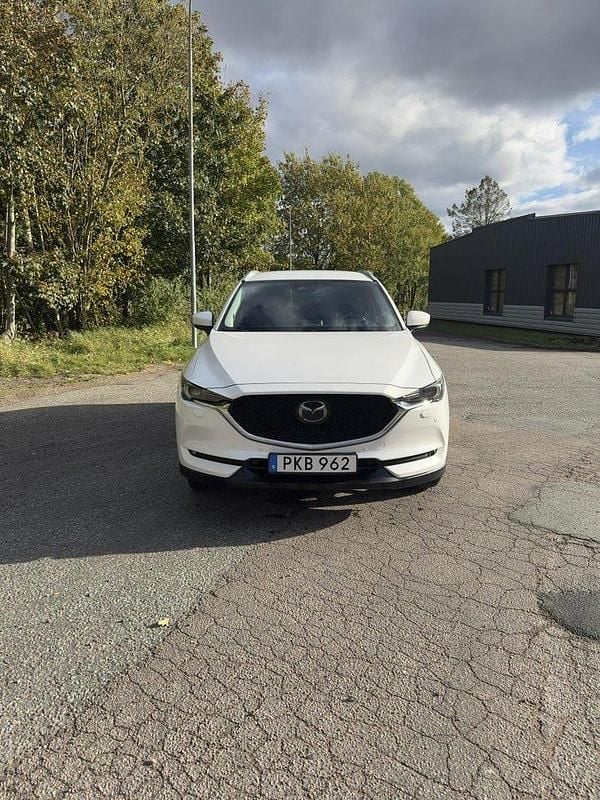 Vit Begagnad 2018 Mazda CX-5 SUV | 254 900 kr (Marknadspris) - Bild 1/4