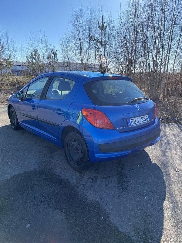 Blå Begagnad 2007 Peugeot 207 Halvkombi | 16 000 kr (Superpris) - Bild 1/3