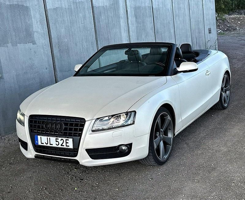 Vit Begagnad 2011 Audi A5 Cabriolet Cab | 169 000 kr (Marknadspris) - Bild 1/4