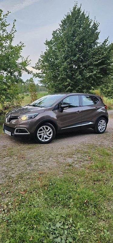 Brun Begagnad 2015 Renault Captur SUV | 75 000 kr (Marknadspris) - Bild 1/4