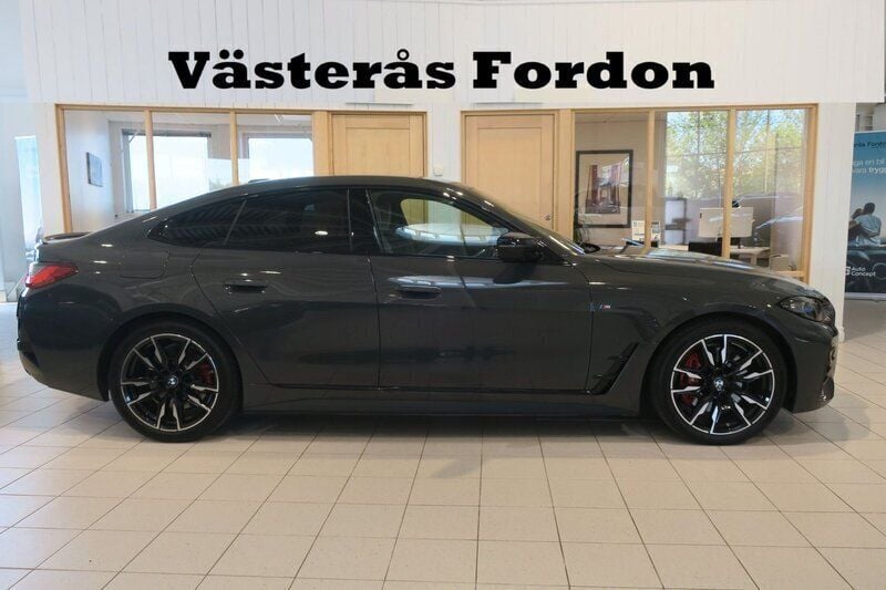 Grå Begagnad 2022 BMW M440 M Sport Sedan | 609 900 kr (Dyr) - Bild 1/4