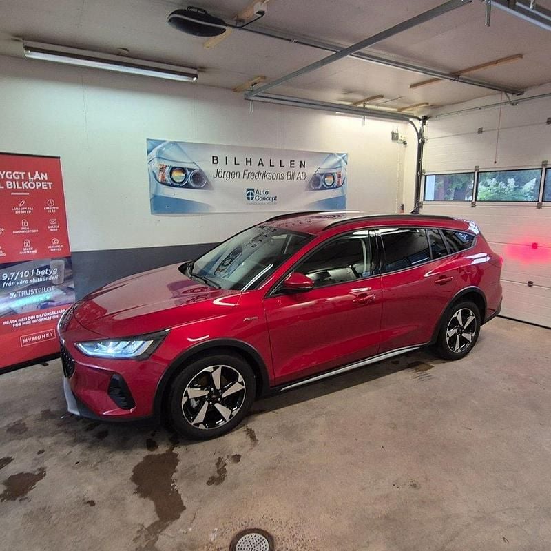 Röd Begagnad 2023 Ford Focus Business Edition Kombi | 229 000 kr (Bra pris) - Bild 1/4