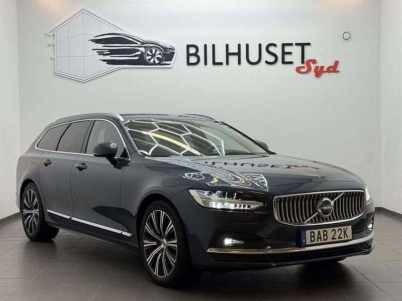 Mörkblå Begagnad 2022 Volvo V90 Inscription Kombi | 358 500 kr (Dyr) - Bild 1/4