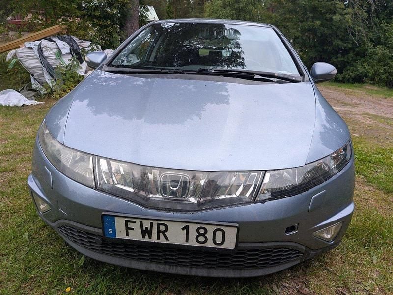 Blå Begagnad 2007 Honda Civic Sport Halvkombi | 32 000 kr (Marknadspris) - Bild 1/4