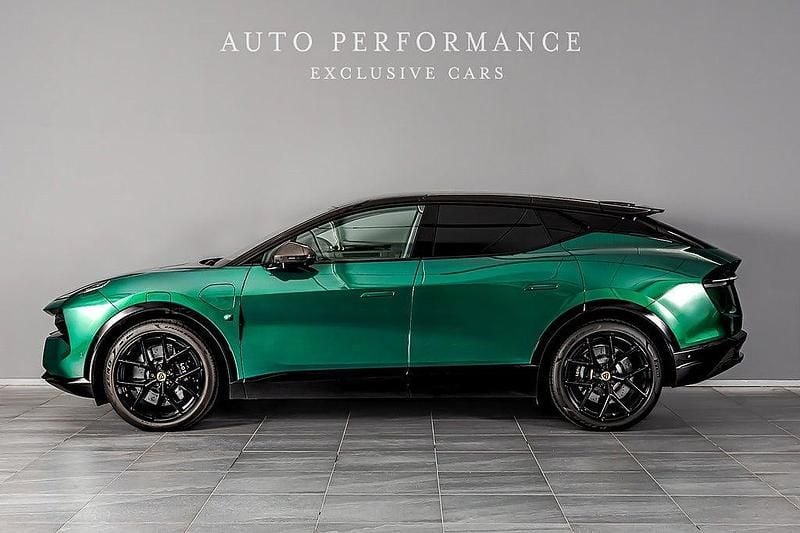 Begagnad Lotus Eletre 450 kW (612 HK) 2024 Grön metallic SUV