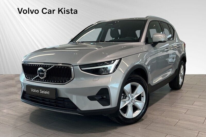 Silver Begagnad 2023 Volvo XC40 Core SUV | 349 900 kr (Bra pris) - Bild 1/3