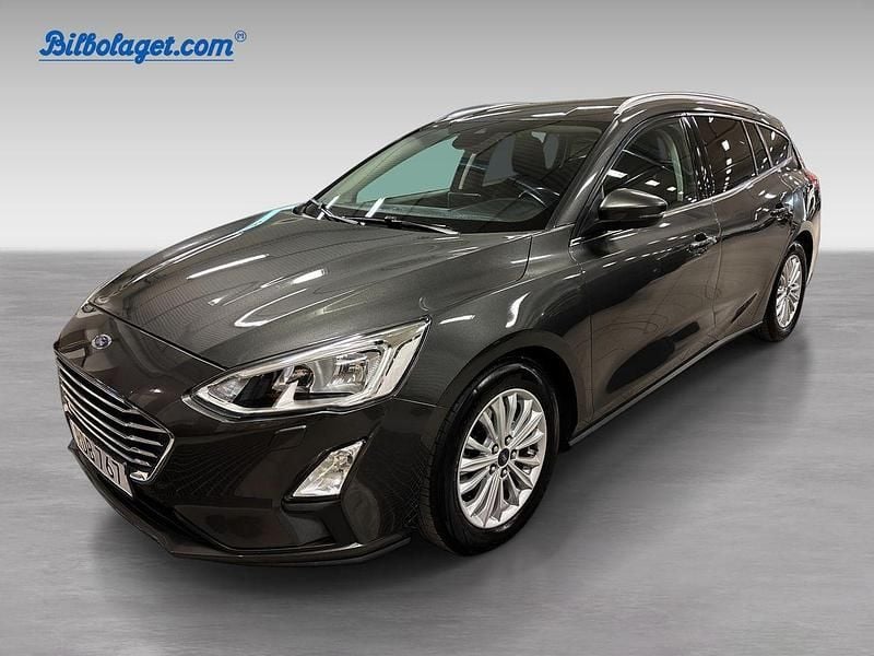 Grå Begagnad 2019 Ford Focus Titanium Kombi | 179 000 kr (Lite dyr) - Bild 1/4
