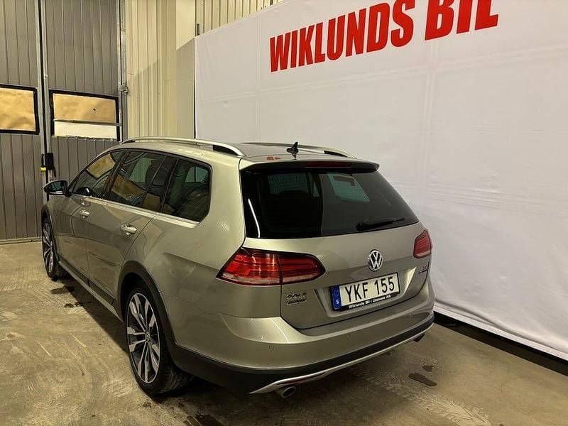 Begagnad VW Golf Alltrack 180 HK (132 kW) 2017 Silver Kombi