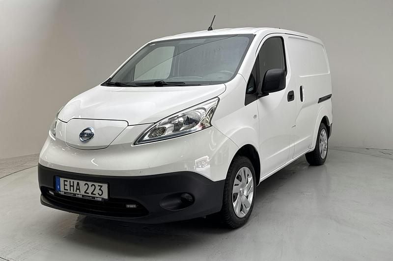 Vit Begagnad 2017 Nissan e-NV200 Van | 85 000 kr (Bra pris) - Bild 1/4