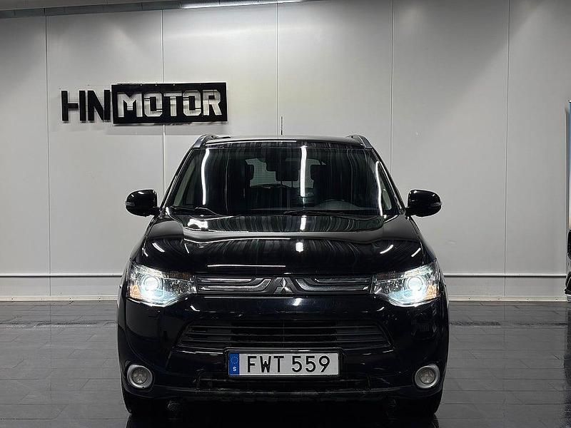 Begagnad Mitsubishi Outlander 150 HK (110 kW) 2013 Svart SUV