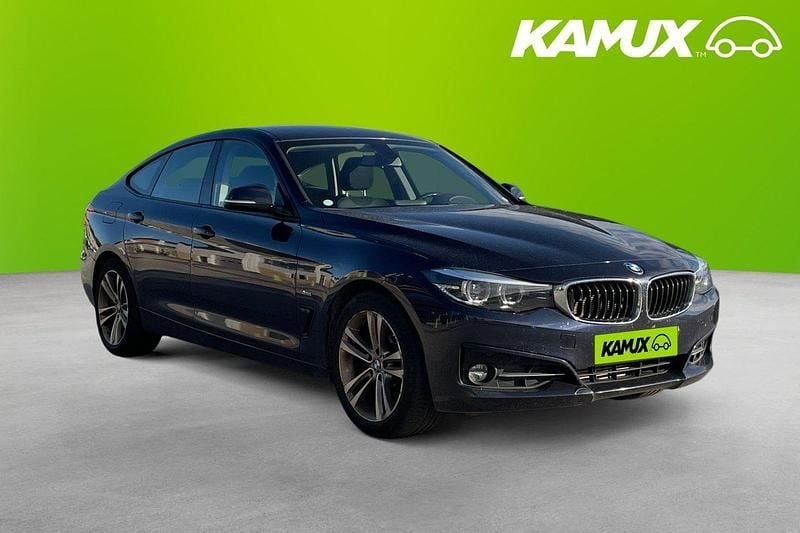 Blå Begagnad 2017 BMW 320 Gran Turismo Sport Line Halvkombi | 169 700 kr (Marknadspris) - Bild 1/3