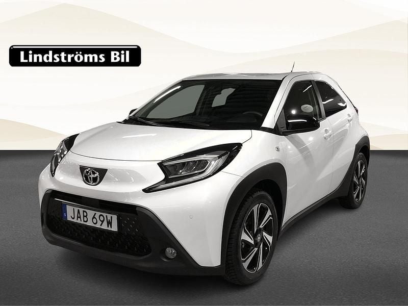 Vit Begagnad 2022 Toyota Aygo X Comfort SUV | 209 000 kr (Lite dyr) - Bild 1/3