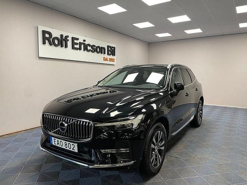 Svart Begagnad 2023 Volvo XC60 Core SUV | 489 500 kr (Marknadspris) - Bild 1/4