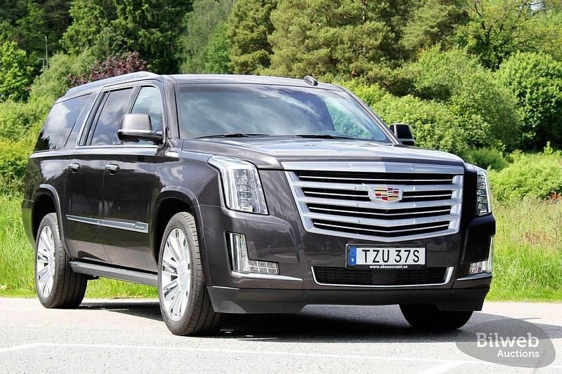 Grå Begagnad 2016 Cadillac Escalade SUV | 370 000 kr - Bild 1/4