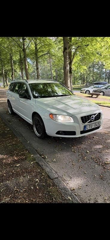 Vit Begagnad 2012 Volvo V70 Kombi | 59 000 kr (Superpris) - Bild 1/4